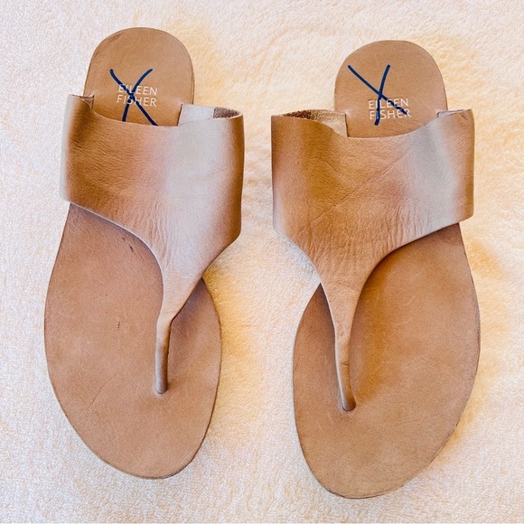 EILEEN FISHER Taupe Leather Thong Flat Slides Sandals Flat Heel SIZE 8 Soft - Picture 1 of 7